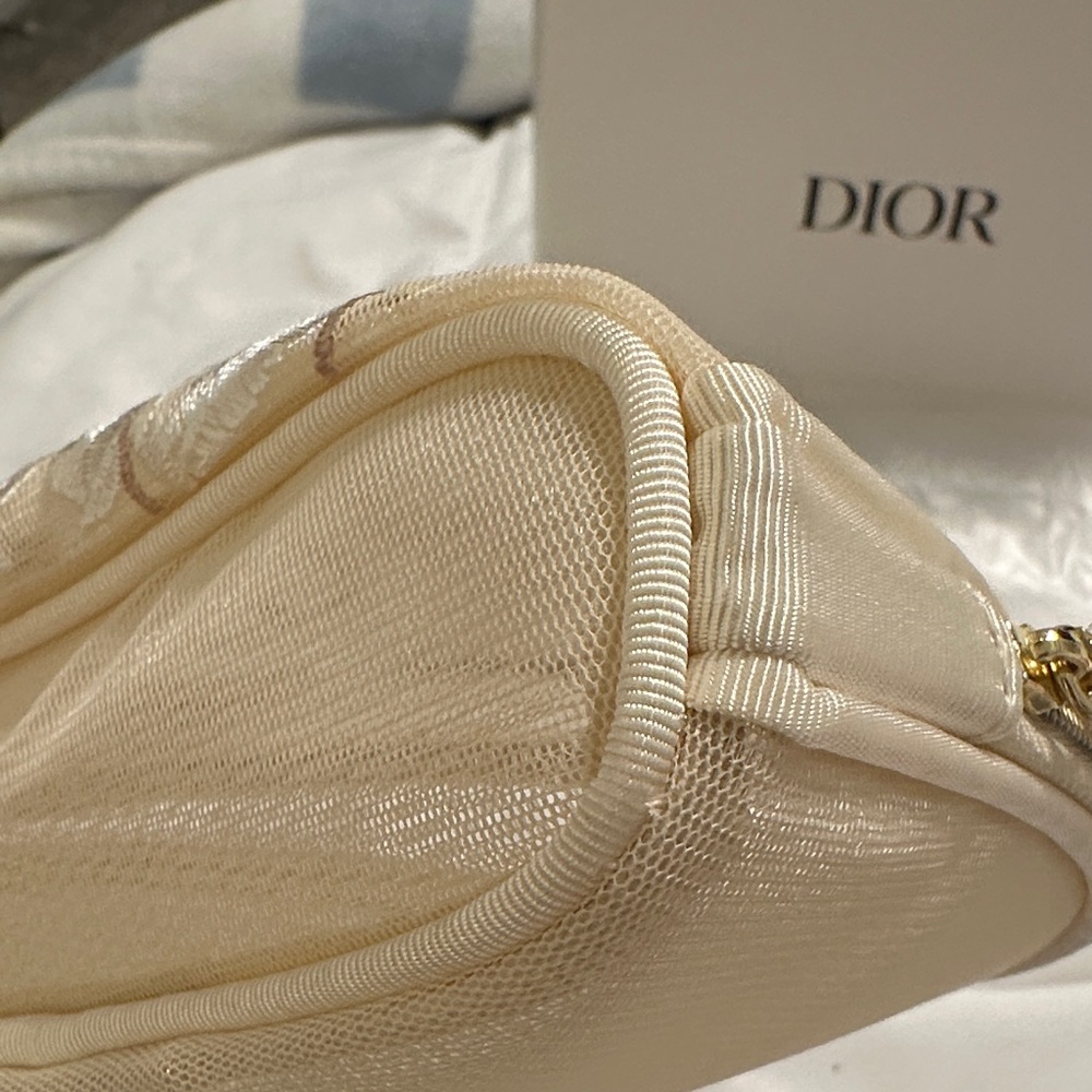 NEW! Dior Cream and Gold Floral Pouch - Picture 8 of 10